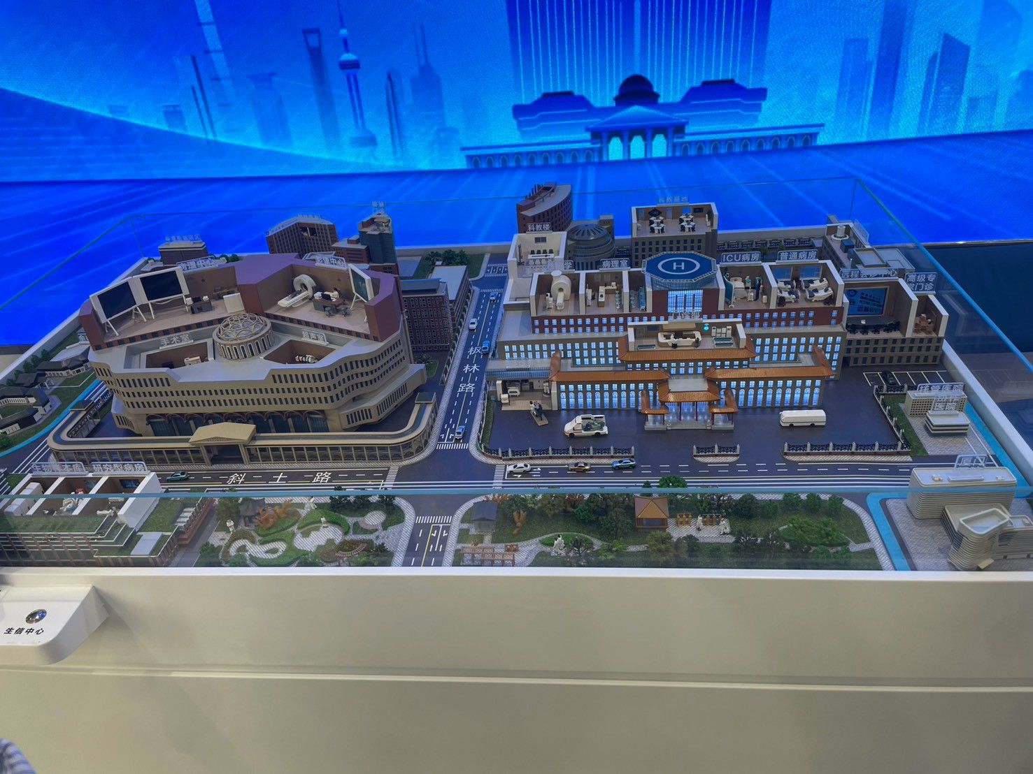 病院敷地の建築模型